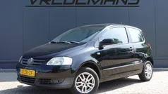 Zwart, metallic lak Gebruikt 2008 VW Fox Trendline Hatchback | € 1.250 (Eerlijke prijs)