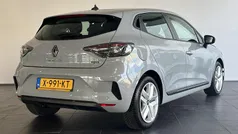 Gebruikt 2023 Renault Clio V Evolution Hatchback | € 22.745 (Eerlijke prijs)