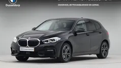 Zwart Gebruikt 2021 BMW 118 Sport Line Hatchback | € 21.950 (Goede deal)