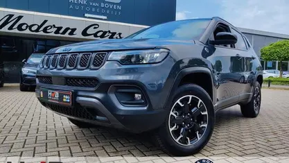 Grijs, metallic lak Gebruikt 2022 Jeep Compass Trailhawk SUV | € 27.790 (Eerlijke prijs)