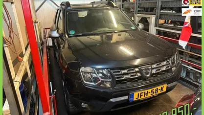 Zwart Gebruikt 2017 Dacia Duster Lauréate SUV | € 13.950 (Eerlijke prijs)