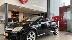 Zwart, metallic lak Gebruikt 2009 Opel Tigra Cabriolet | € 5.950 (Eerlijke prijs)