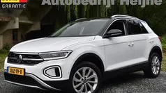 Wit Gebruikt 2024 VW T-Roc Style SUV | € 33.445 (Eerlijke prijs)