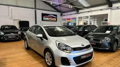 Grijs Gebruikt 2017 Kia Rio Sedan | € 8.550 (Eerlijke prijs)