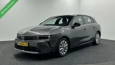 Grijs, metallic lak Gebruikt 2022 Opel Astra Edition Hatchback | € 19.300 (Eerlijke prijs)