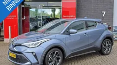 Grijs, metallic lak Gebruikt 2022 Toyota C-HR SUV | € 23.900 (Eerlijke prijs)