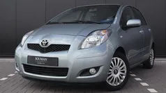 Grijs Gebruikt 2011 Toyota Yaris Hatchback | € 7.850 (Eerlijke prijs)