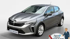 Gris schiste (donker grijs) Gebruikt 2023 Renault Clio V Evolution Hatchback | € 16.435 (Eerlijke prijs)