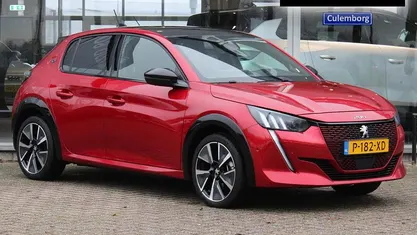 Rood Occasion 2022 Peugeot e-208 GT Hatchback | € 19.895 (Eerlijke prijs)