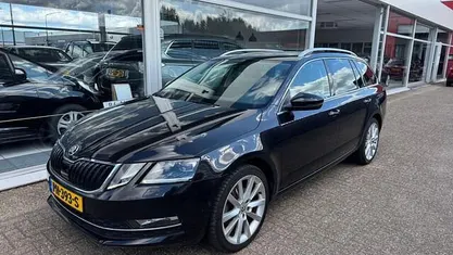 Zwart Gebruikt 2017 Skoda Octavia Business Line Stationwagen | € 10.950 (Eerlijke prijs)