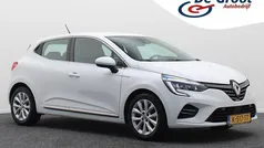 Wit Gebruikt 2021 Renault Clio V Intens Hatchback | € 13.950 (Eerlijke prijs)
