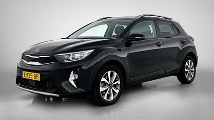 Zwart Gebruikt 2020 Kia Stonic Play SUV | € 15.245 (Eerlijke prijs)