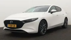 Wit Gebruikt 2023 Mazda 3 Exclusive-Line Hatchback | € 26.795 (Eerlijke prijs)