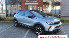 Grijs Gebruikt 2022 Opel Mokka GS Line SUV | € 23.995 (Eerlijke prijs)