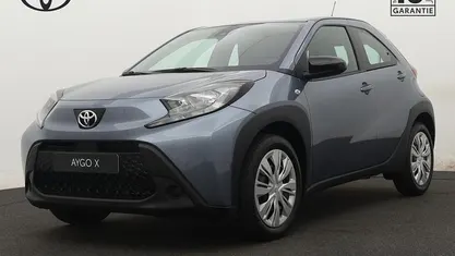 Grijs metallic Nieuw 2025 Toyota Aygo X Play SUV | € 20.795 (Eerlijke prijs)