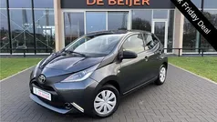 Grijs (metallic) Gebruikt 2017 Toyota Aygo Hatchback | € 8.950 (Eerlijke prijs)