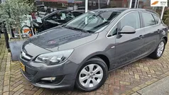 Grijs Gebruikt 2015 Opel Astra Hatchback | € 10.750 (Eerlijke prijs)