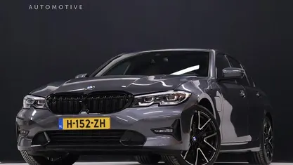 Grijs Gebruikt 2020 BMW 330e Sport Line Sedan | € 25.440 (Eerlijke prijs)