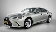 Gebruikt 2022 Lexus ES300H President Line Sedan | € 44.945 (Eerlijke prijs)