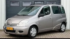 Grijs (metallic) Gebruikt 2004 Toyota Yaris Verso Sol MPV | € 4.250 (Eerlijke prijs)