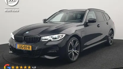 Zwart Gebruikt 2022 BMW 330e M Sport Stationwagen | € 31.430 (Super prijs)