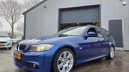Blauw (metallic) Gebruikt 2012 BMW 318 M Sport Stationwagen | € 6.250 (Eerlijke prijs)