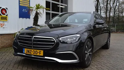 Zwart Gebruikt 2022 Mercedes E300 Exclusive Stationwagen | € 44.950 (Eerlijke prijs)