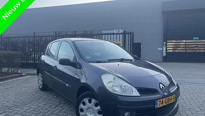 Grijs Occasion 2008 Renault Clio II Hatchback | € 1.999 (Eerlijke prijs)