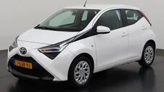 Wit Gebruikt 2020 Toyota Aygo X-play Hatchback | € 11.945 (Eerlijke prijs)