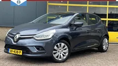 Grijs, metallic lak Gebruikt 2017 Renault Clio IV Intens Hatchback | € 9.500 (Eerlijke prijs)