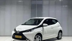 Wit Gebruikt 2016 Toyota Aygo X-play Hatchback | € 7.900 (Eerlijke prijs)