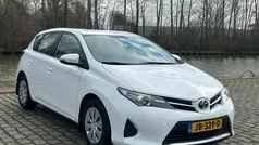 Wit Gebruikt 2014 Toyota Auris Comfort Hatchback | € 8.999 (Goede deal)