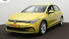 Geel Gebruikt 2022 VW Golf VIII Business Hatchback | € 24.900 (Goede deal)