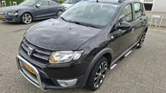 Zwart Gebruikt 2013 Dacia Sandero Lauréate Hatchback | € 6.350 (Eerlijke prijs)