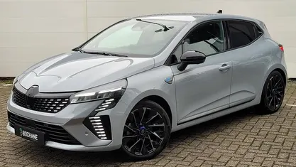 Grijs Occasion 2024 Renault Clio V Esprit Alpine Hatchback | € 24.695 (Eerlijke prijs)