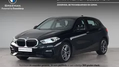 Zwart Gebruikt 2022 BMW 118 Sport Line Hatchback | € 25.950 (Goede deal)