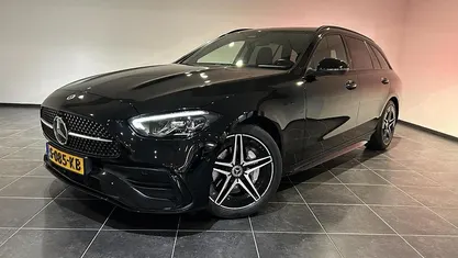 Zwart Occasion 2022 Mercedes C200 AMG line Stationwagen | € 36.695 (Eerlijke prijs)