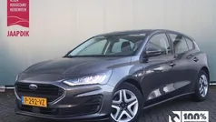 Grijs, metallic lak Gebruikt 2022 Ford Focus Hatchback | € 15.899 (Eerlijke prijs)