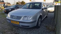 Zilver Gebruikt 2000 VW Bora Trendline Sedan | € 1.650 (Eerlijke prijs)