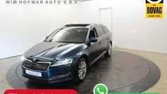 Blauw, metallic lak Gebruikt 2022 Skoda Superb Style Stationwagen | € 29.440 (Eerlijke prijs)