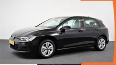 Zwart Gebruikt 2021 VW Golf VIII Life Hatchback | € 21.250 (Eerlijke prijs)