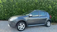 Grijs, metallic lak Gebruikt 2010 Dacia Sandero Stepway Hatchback | € 3.700 (Eerlijke prijs)