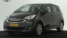 Grijs Gebruikt 2015 Toyota Verso-S Limited MPV | € 12.445 (Goede deal)