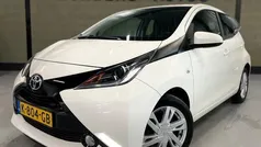 Wit Gebruikt 2017 Toyota Aygo X-play Hatchback | € 7.850 (Eerlijke prijs)