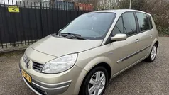 Beige Gebruikt 2006 Renault Scénic II Luxe MPV | € 1.250 (Goede deal)