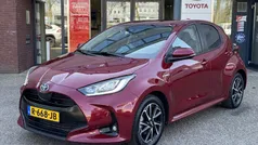 Rood Gebruikt 2021 Toyota Yaris Hybrid Hatchback | € 20.999 (Eerlijke prijs)