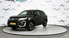 Zwart Gebruikt 2022 Suzuki Vitara Style SUV | € 23.440 (Eerlijke prijs)