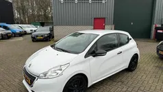 Wit Gebruikt 2013 Peugeot 208 Access Hatchback | € 3.995 (Eerlijke prijs)