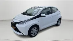 Wit Gebruikt 2014 Toyota Aygo X-play Hatchback | € 7.950 (Eerlijke prijs)