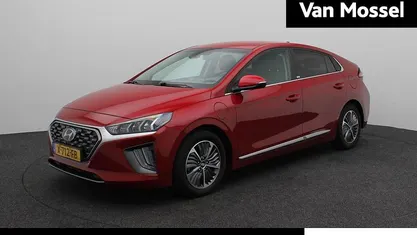 Rood, metallic lak Gebruikt 2021 Hyundai Ioniq Comfort Hatchback | € 18.440 (Eerlijke prijs)